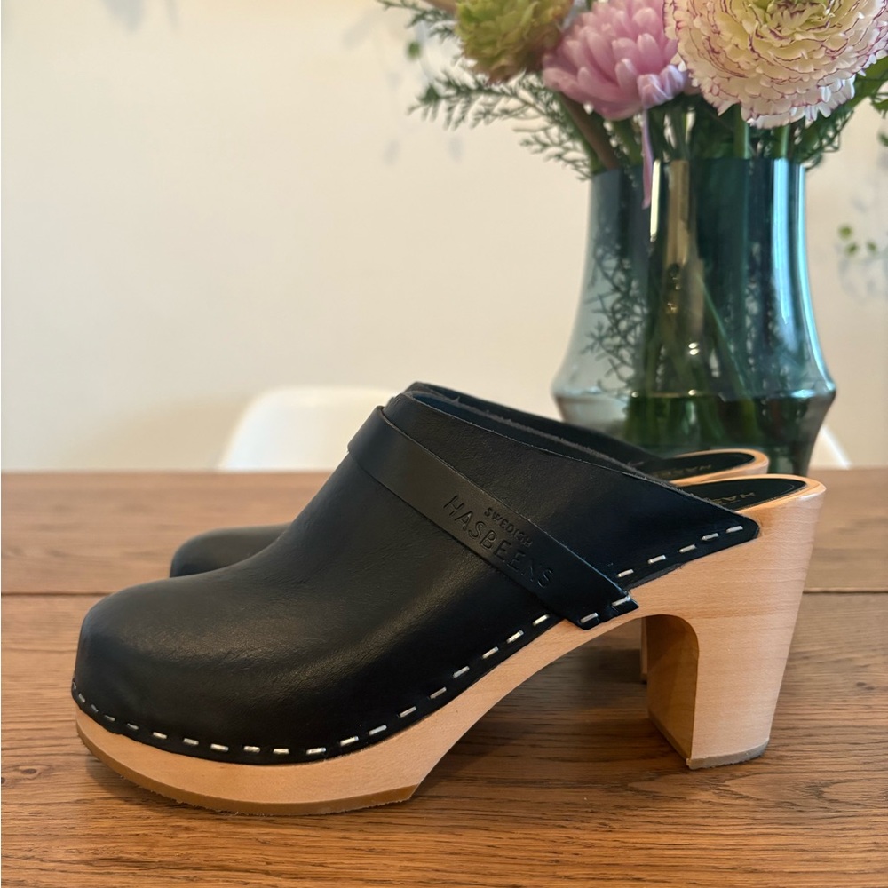 Swedish Hasbeens Black and Tan Wooden Mules